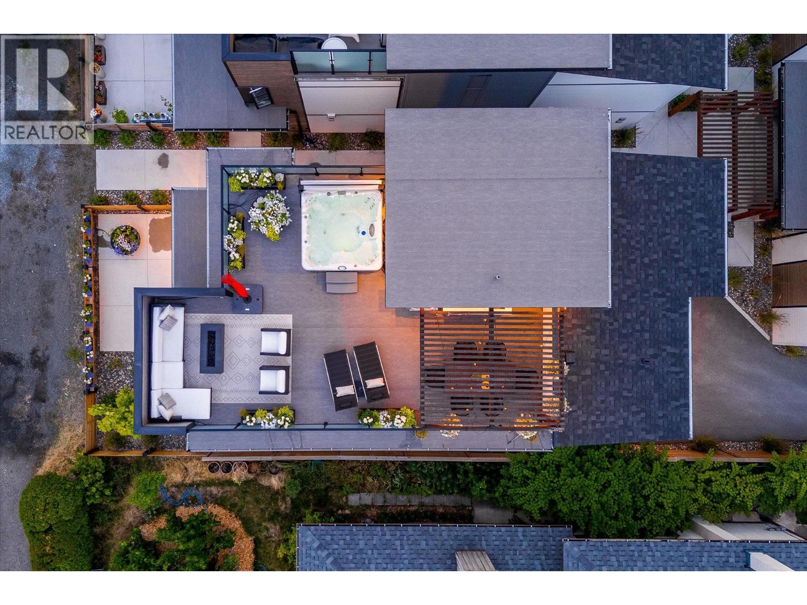 Picture for 796 Wardlaw  Avenue https://www.cirrealty.ca/reb/bc/7/10366597_13.jpg