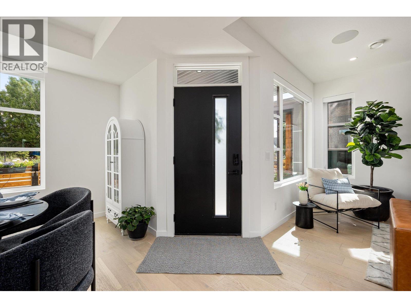 Picture for 796 Wardlaw  Avenue https://www.cirrealty.ca/reb/bc/7/10366597_19.jpg