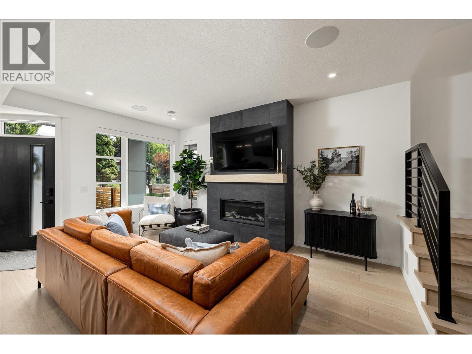 Picture for 796 Wardlaw  Avenue https://www.cirrealty.ca/reb/bc/7/10366597_20.jpg