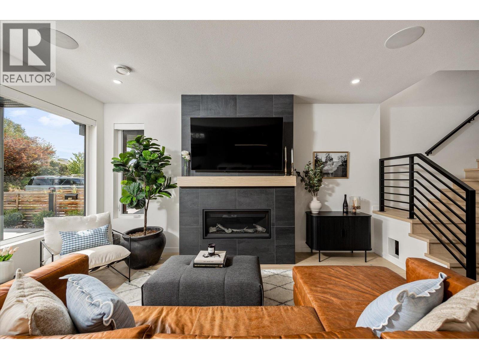 Picture for 796 Wardlaw  Avenue https://www.cirrealty.ca/reb/bc/7/10366597_21.jpg