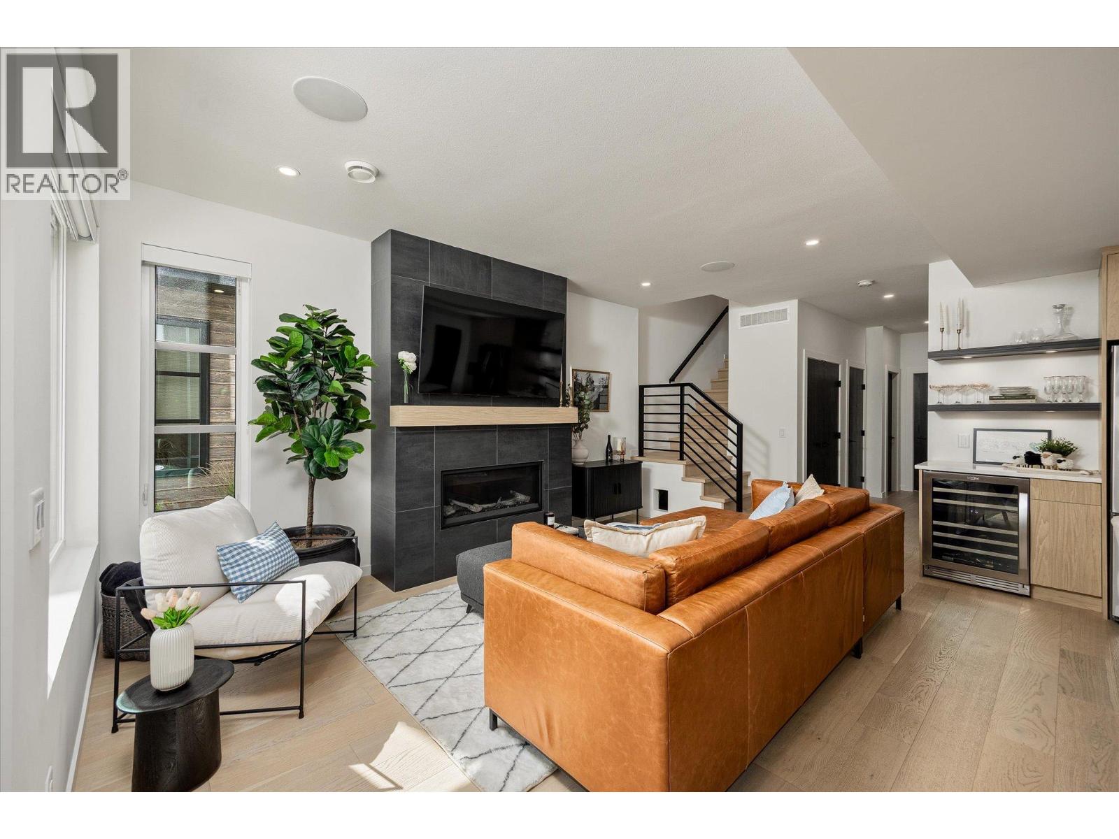 Picture for 796 Wardlaw  Avenue https://www.cirrealty.ca/reb/bc/7/10366597_22.jpg