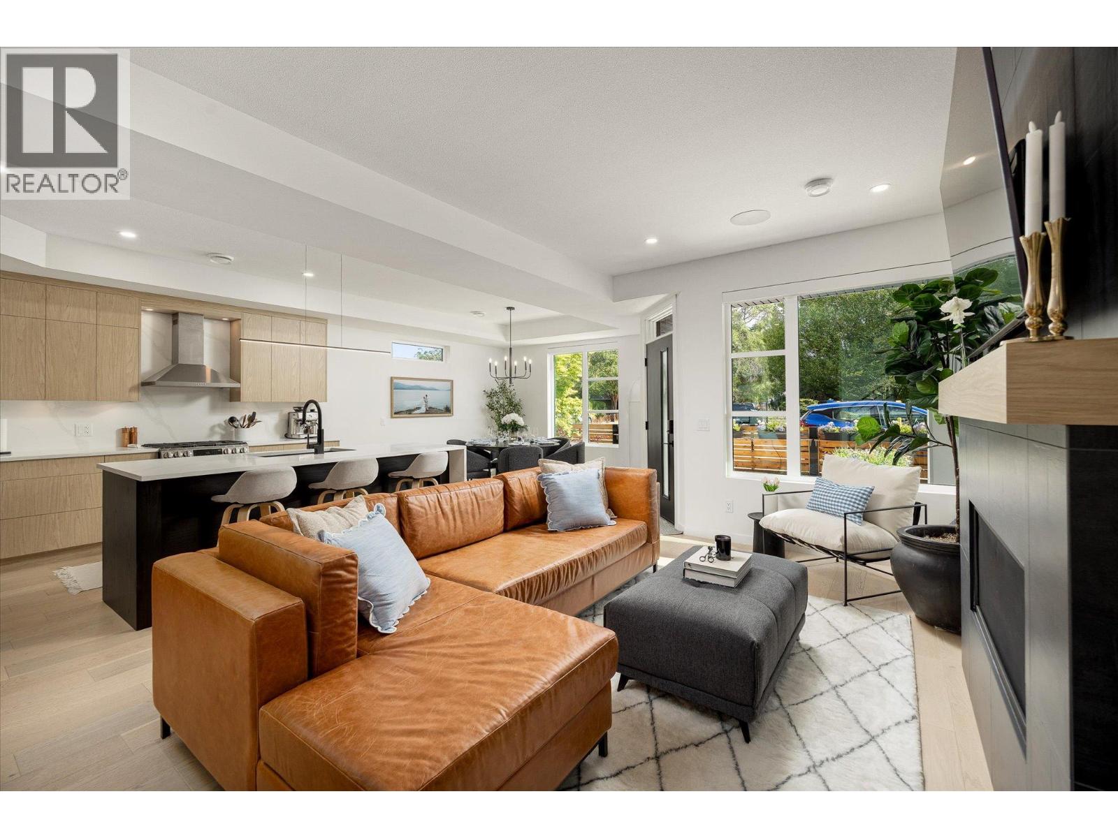 Picture for 796 Wardlaw  Avenue https://www.cirrealty.ca/reb/bc/7/10366597_23.jpg