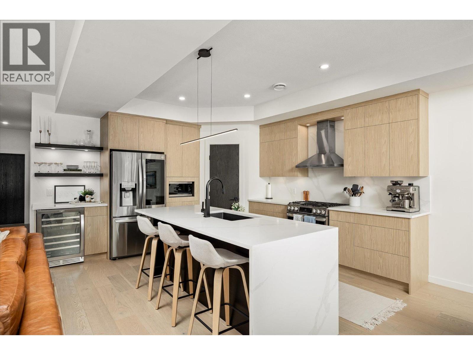 Picture for 796 Wardlaw  Avenue https://www.cirrealty.ca/reb/bc/7/10366597_24.jpg