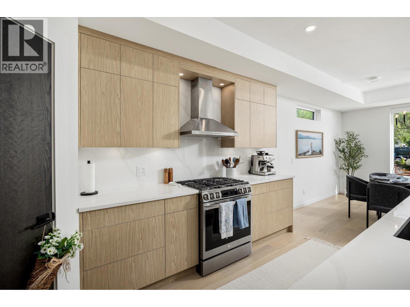 Picture for 796 Wardlaw  Avenue https://www.cirrealty.ca/reb/bc/7/10366597_26.jpg