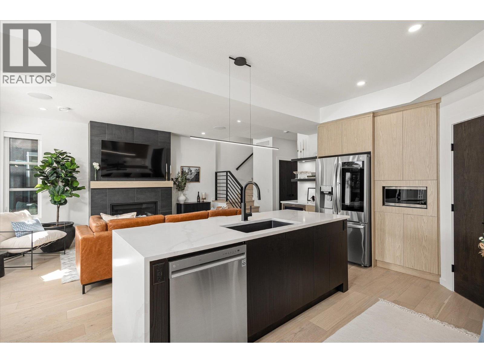 Picture for 796 Wardlaw  Avenue https://www.cirrealty.ca/reb/bc/7/10366597_27.jpg