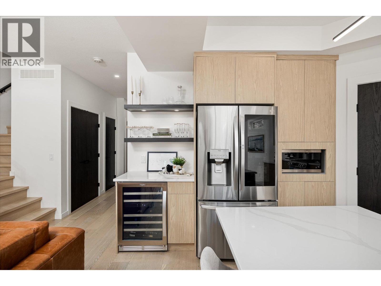 Picture for 796 Wardlaw  Avenue https://www.cirrealty.ca/reb/bc/7/10366597_28.jpg