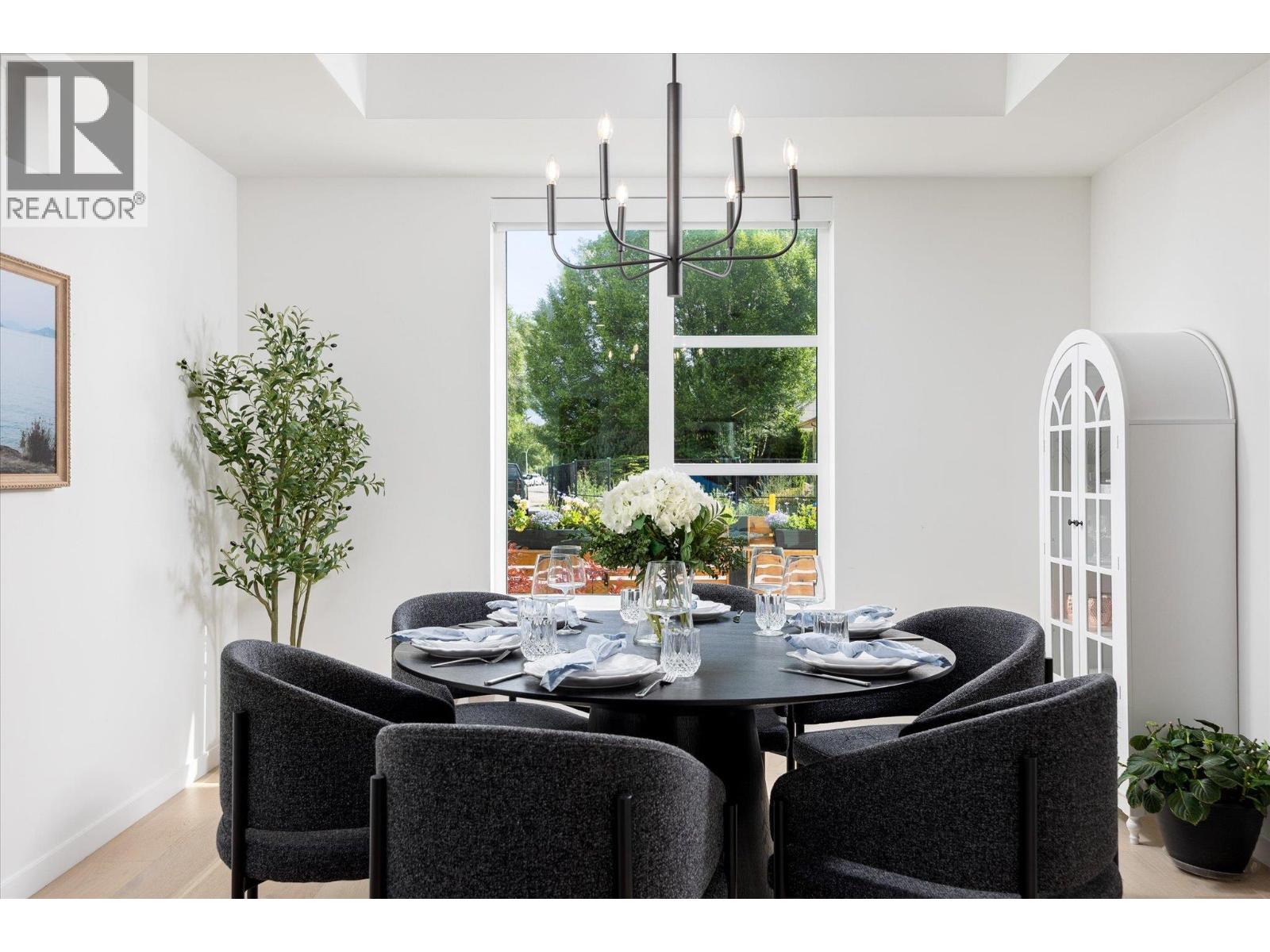 Picture for 796 Wardlaw  Avenue https://www.cirrealty.ca/reb/bc/7/10366597_30.jpg