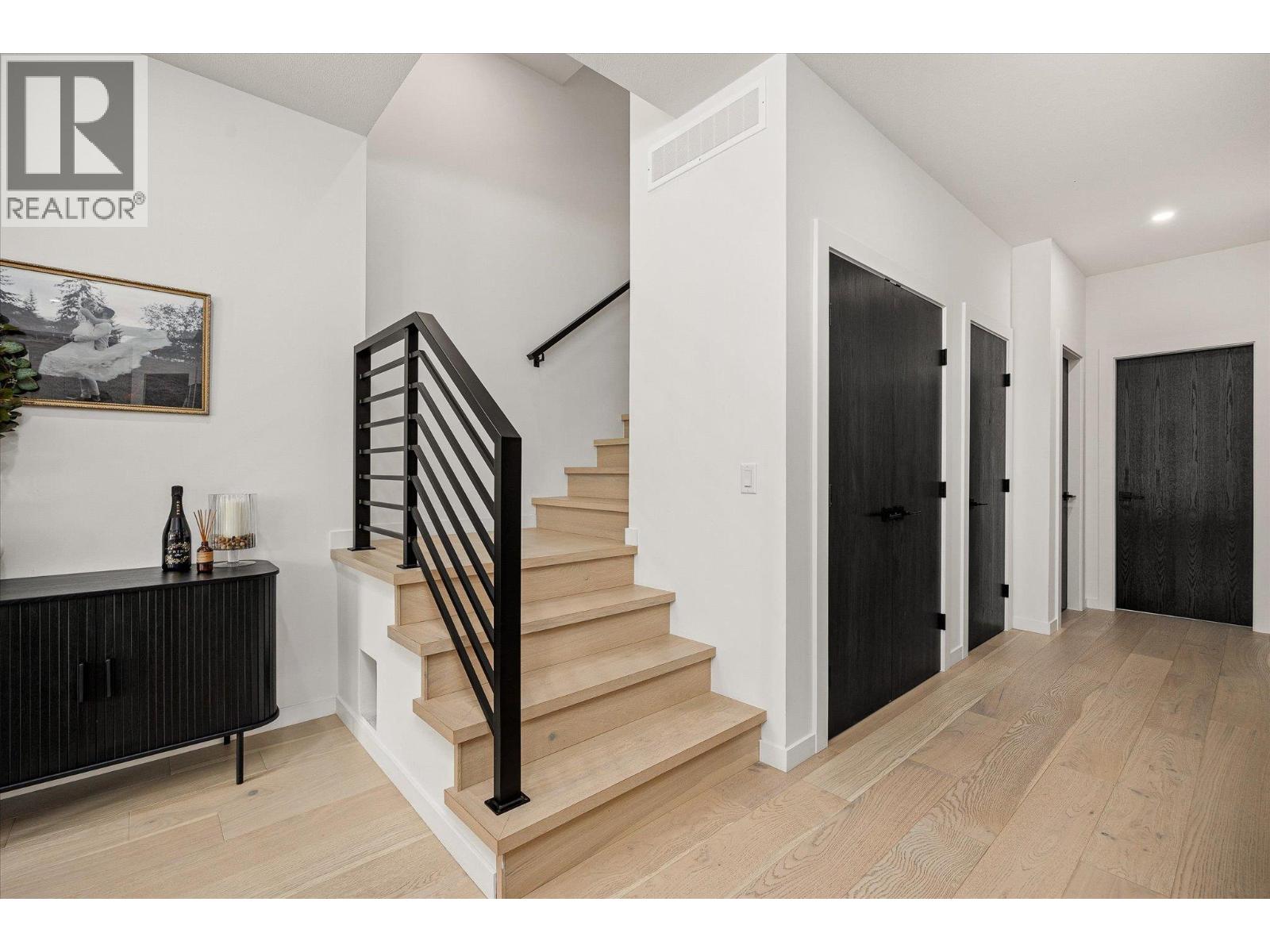 Picture for 796 Wardlaw  Avenue https://www.cirrealty.ca/reb/bc/7/10366597_33.jpg