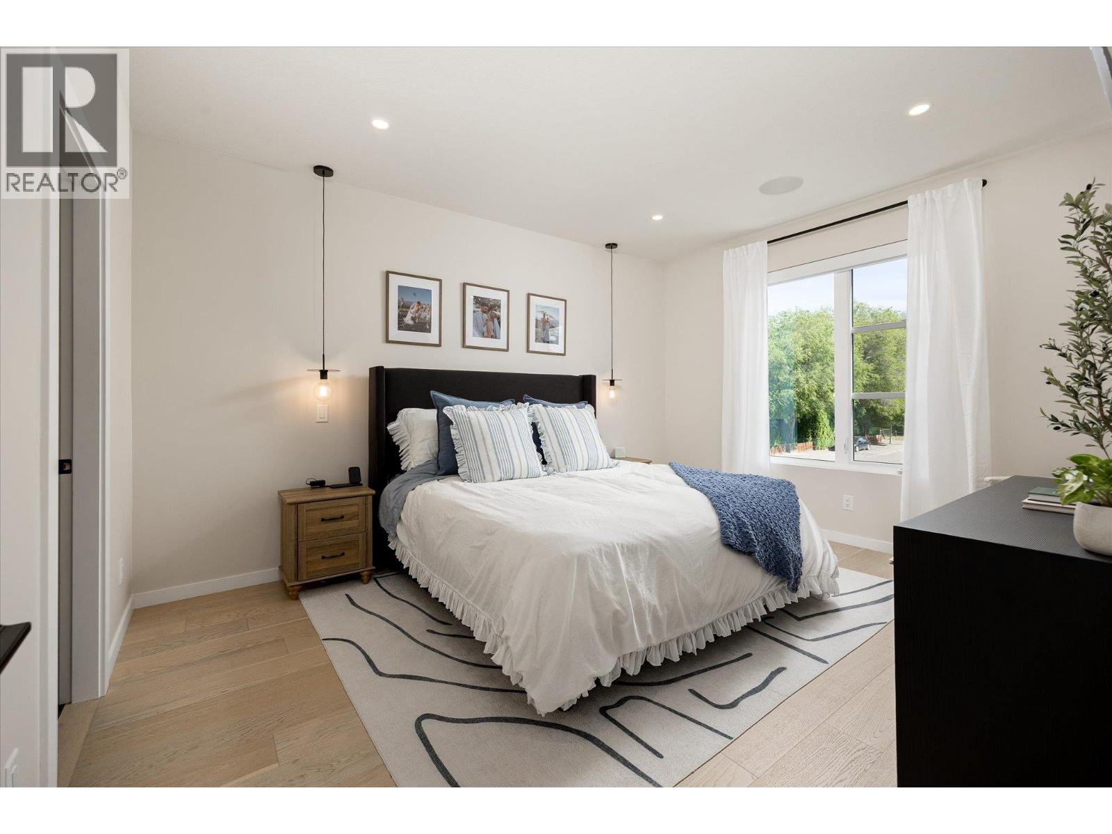 Picture for 796 Wardlaw  Avenue https://www.cirrealty.ca/reb/bc/7/10366597_34.jpg