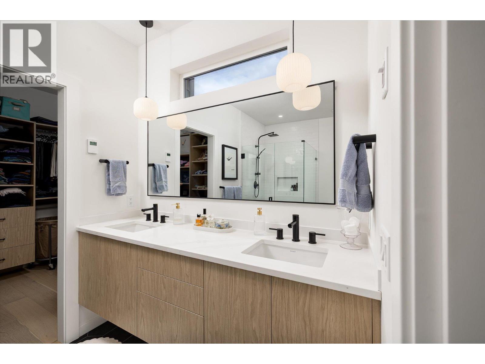 Picture for 796 Wardlaw  Avenue https://www.cirrealty.ca/reb/bc/7/10366597_36.jpg