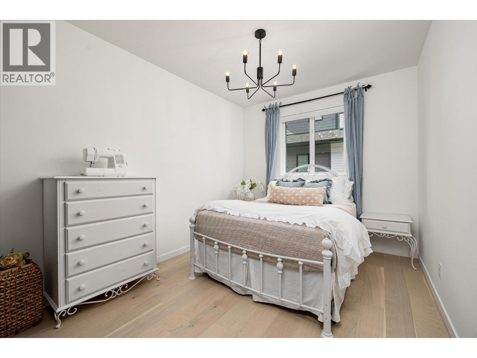 Picture for 796 Wardlaw  Avenue https://www.cirrealty.ca/reb/bc/7/10366597_41.jpg