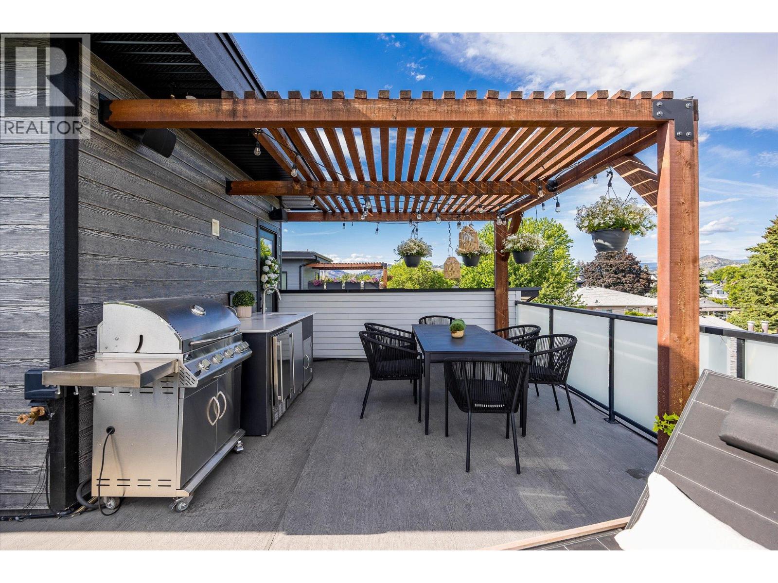 Picture for 796 Wardlaw  Avenue https://www.cirrealty.ca/reb/bc/7/10366597_45.jpg