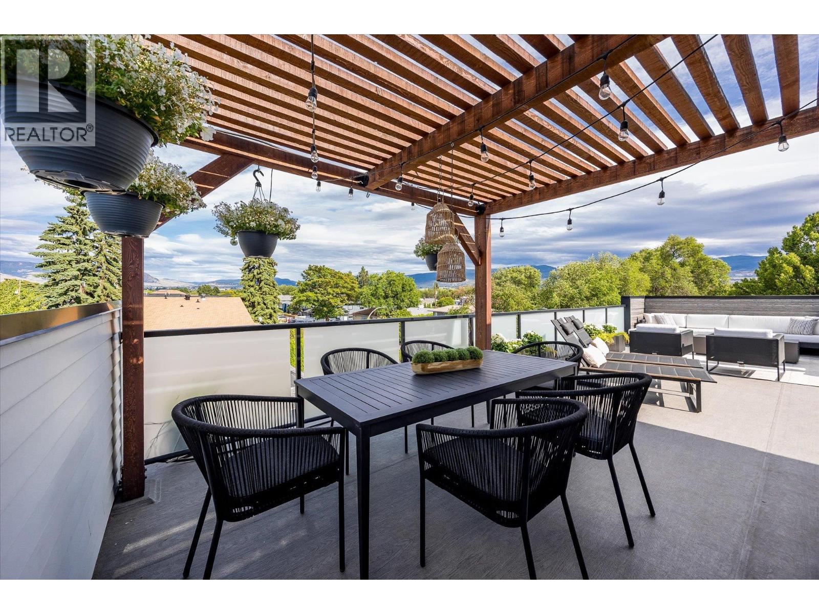 Picture for 796 Wardlaw  Avenue https://www.cirrealty.ca/reb/bc/7/10366597_46.jpg