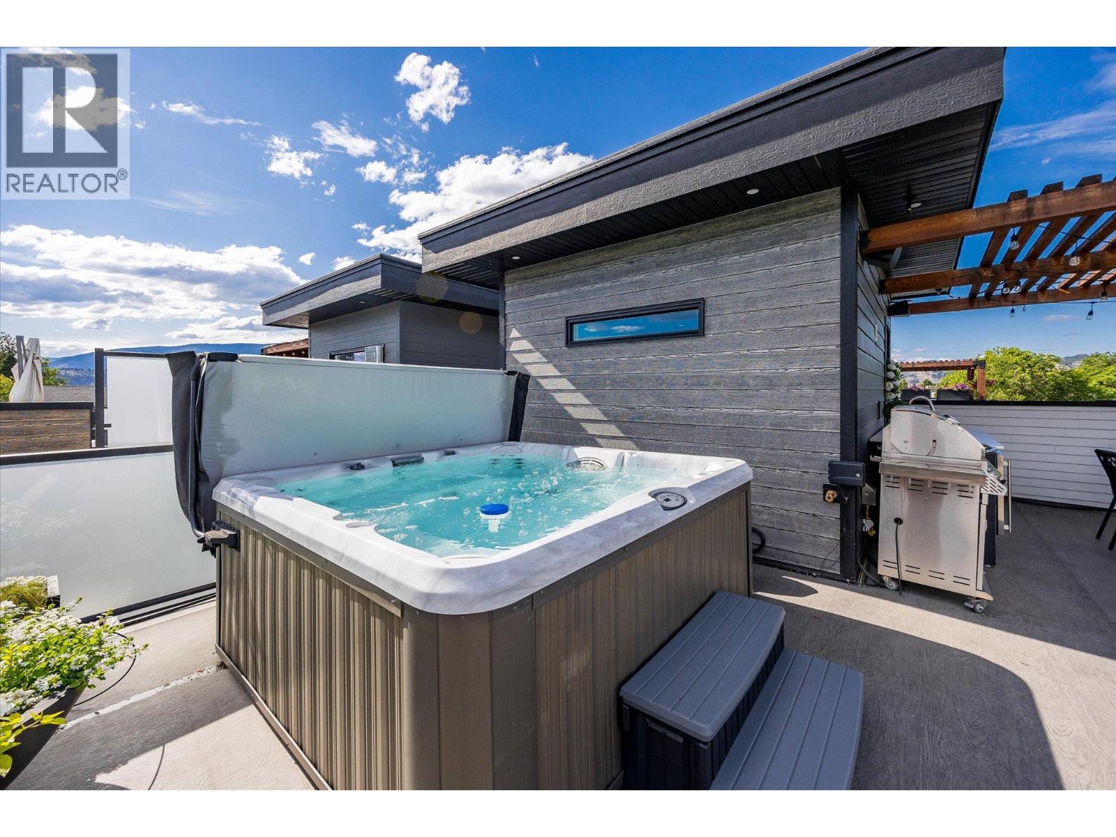 Picture for 796 Wardlaw  Avenue https://www.cirrealty.ca/reb/bc/7/10366597_49.jpg