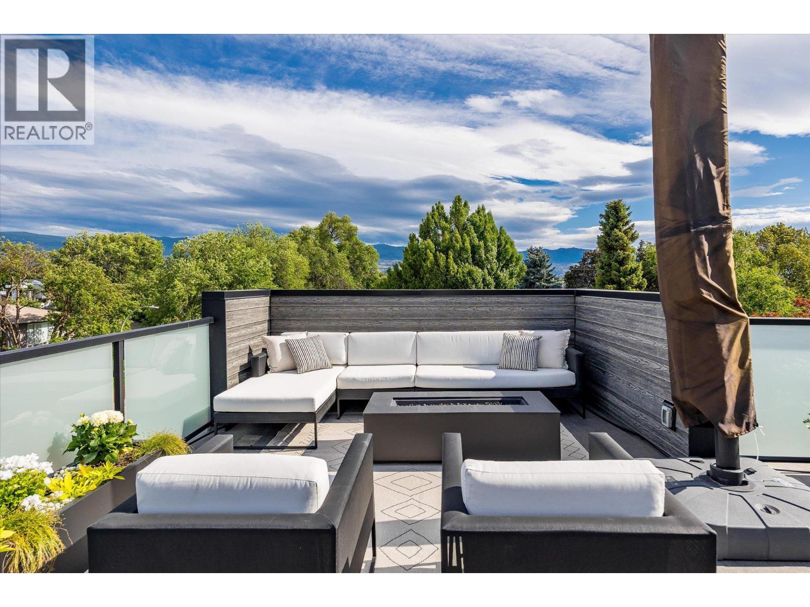 Picture for 796 Wardlaw  Avenue https://www.cirrealty.ca/reb/bc/7/10366597_51.jpg