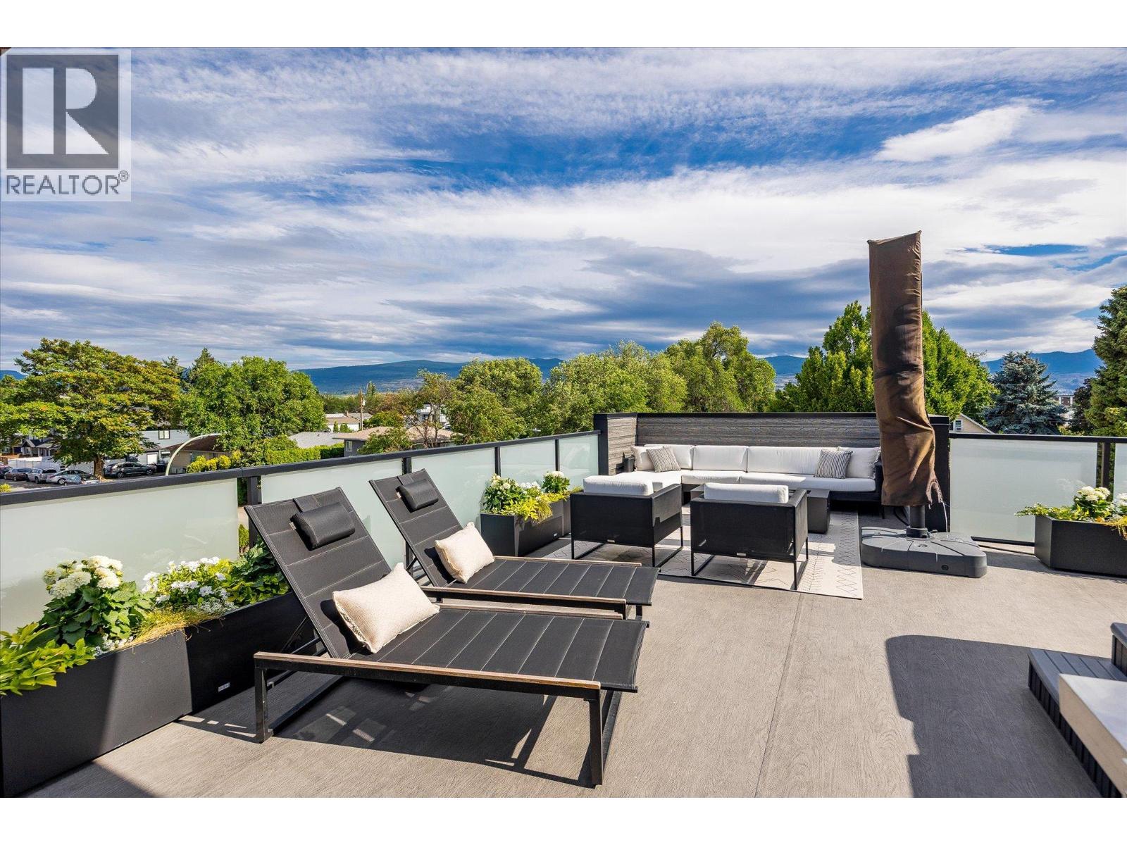 Picture for 796 Wardlaw  Avenue https://www.cirrealty.ca/reb/bc/7/10366597_55.jpg