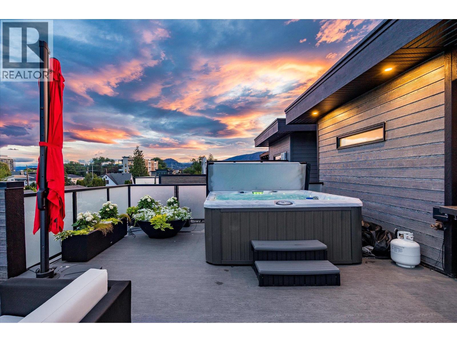 Picture for 796 Wardlaw  Avenue https://www.cirrealty.ca/reb/bc/7/10366597_7.jpg