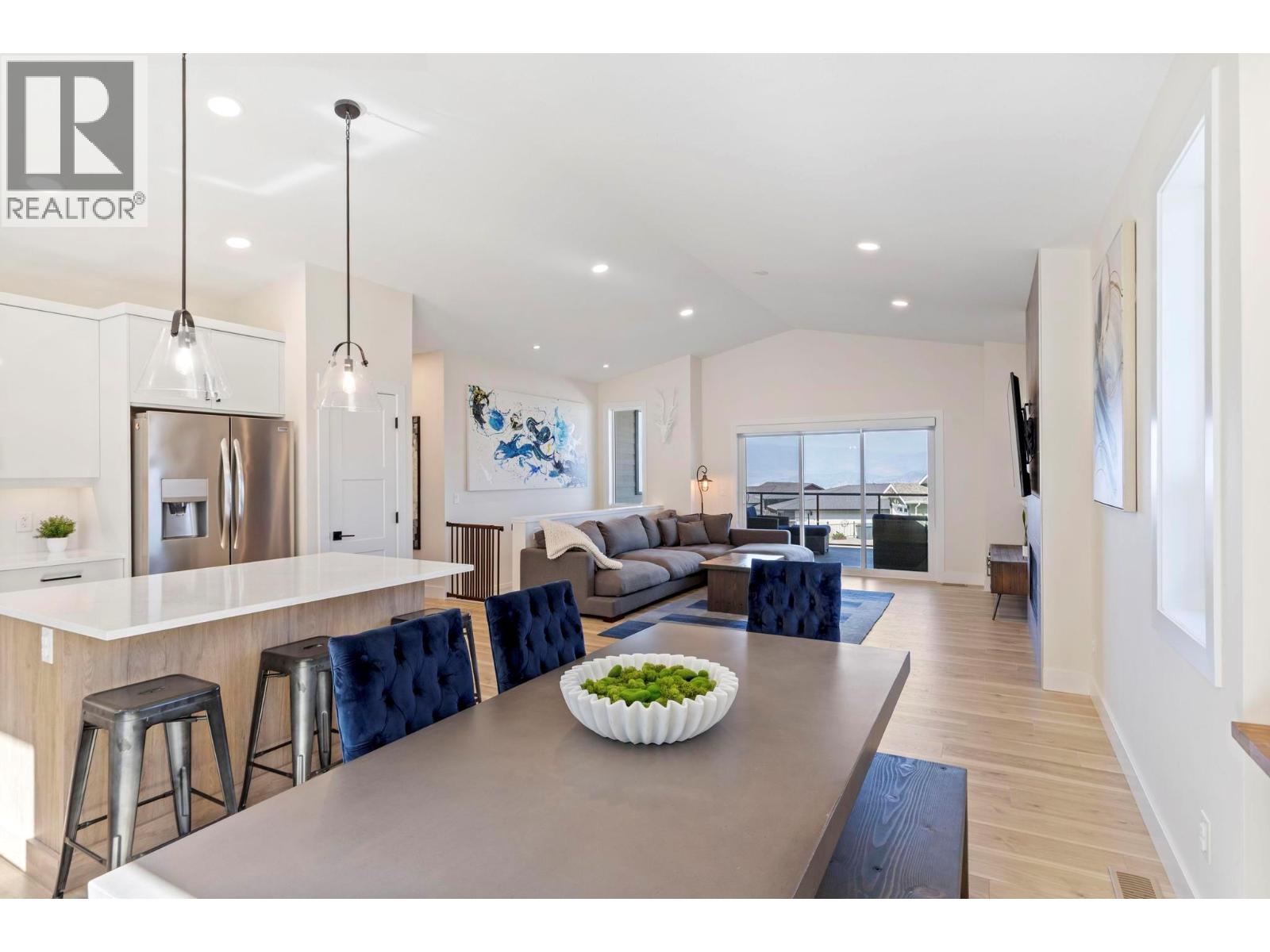 Picture for 2209 Lavetta  Drive https://www.cirrealty.ca/reb/bc/7/10366707_10.jpg