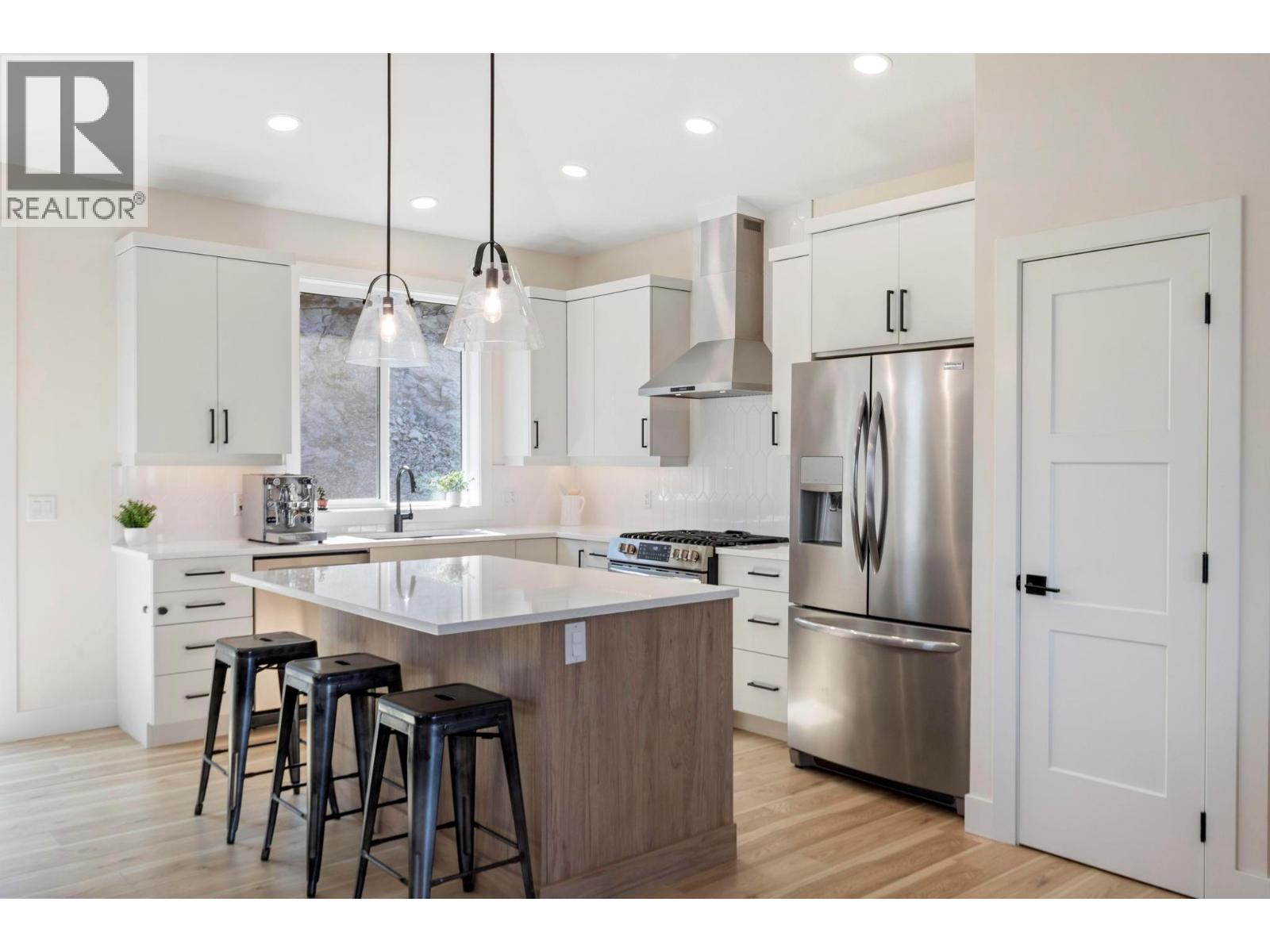 Picture for 2209 Lavetta  Drive https://www.cirrealty.ca/reb/bc/7/10366707_5.jpg