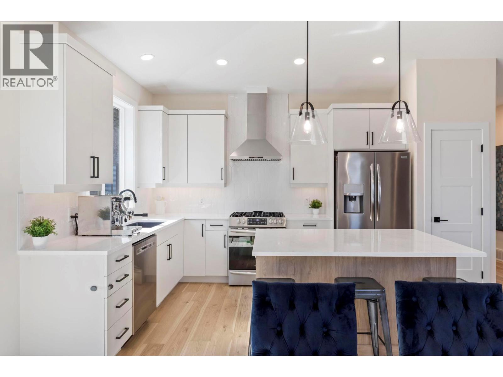 Picture for 2209 Lavetta  Drive https://www.cirrealty.ca/reb/bc/7/10366707_6.jpg