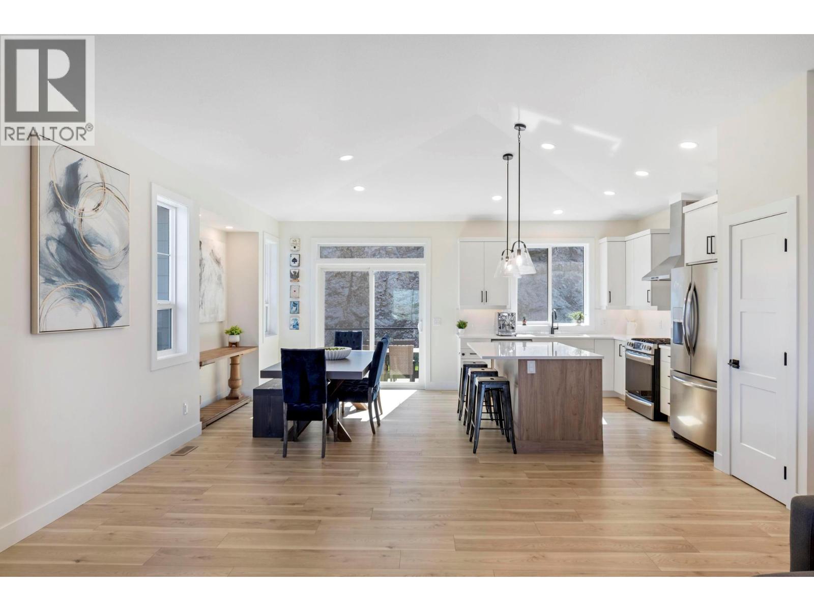 Picture for 2209 Lavetta  Drive https://www.cirrealty.ca/reb/bc/7/10366707_8.jpg