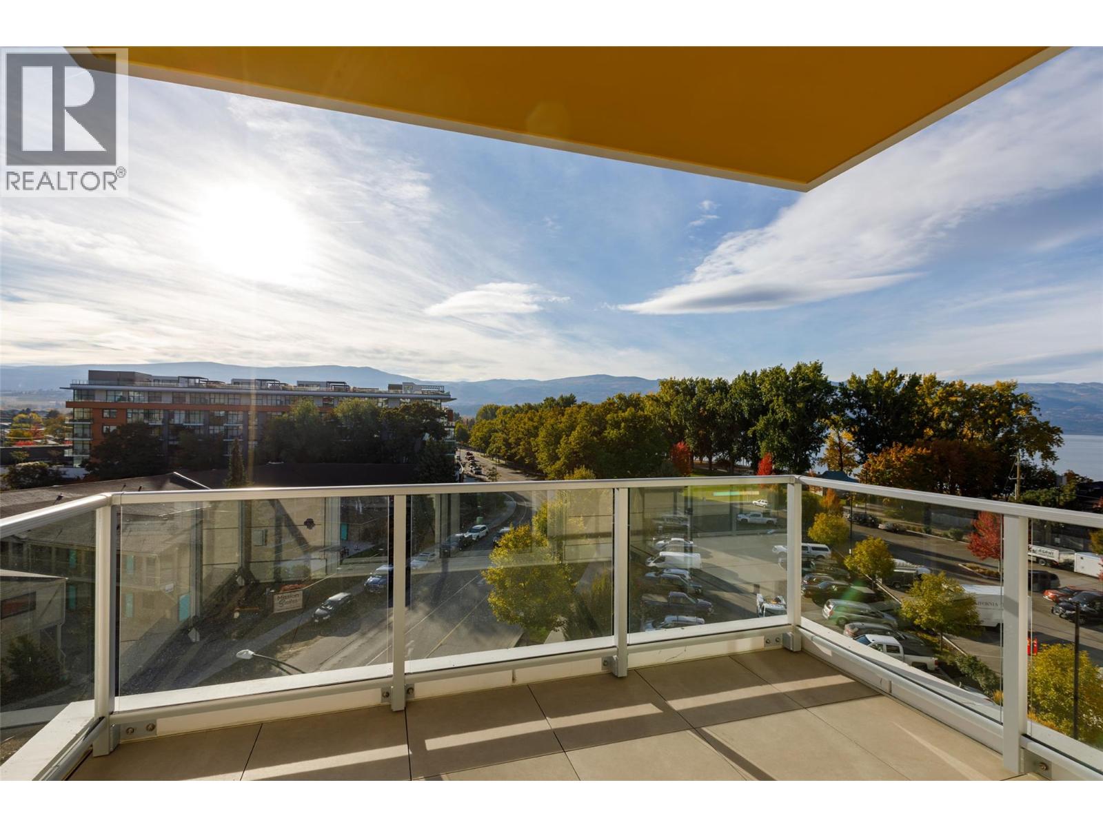 Picture for Unit #511, 3340 Lakeshore  Road https://www.cirrealty.ca/reb/bc/7/10366747_10.jpg