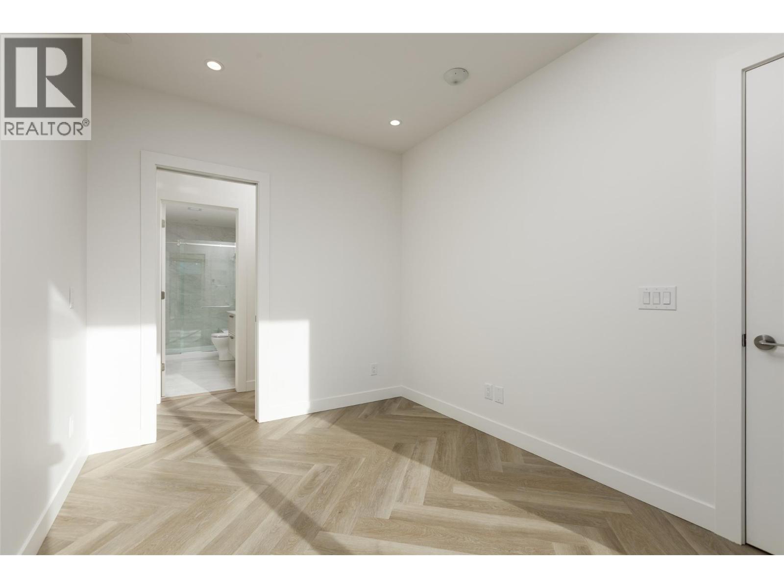 Picture for Unit #511, 3340 Lakeshore  Road https://www.cirrealty.ca/reb/bc/7/10366747_21.jpg