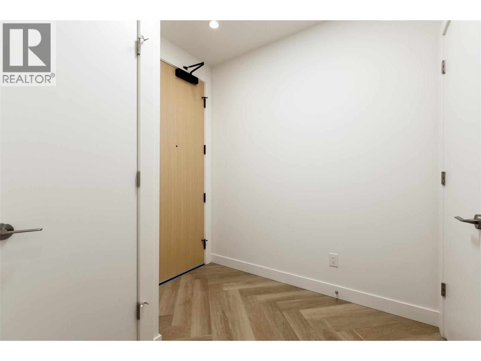 Picture for Unit #511, 3340 Lakeshore  Road https://www.cirrealty.ca/reb/bc/7/10366747_26.jpg