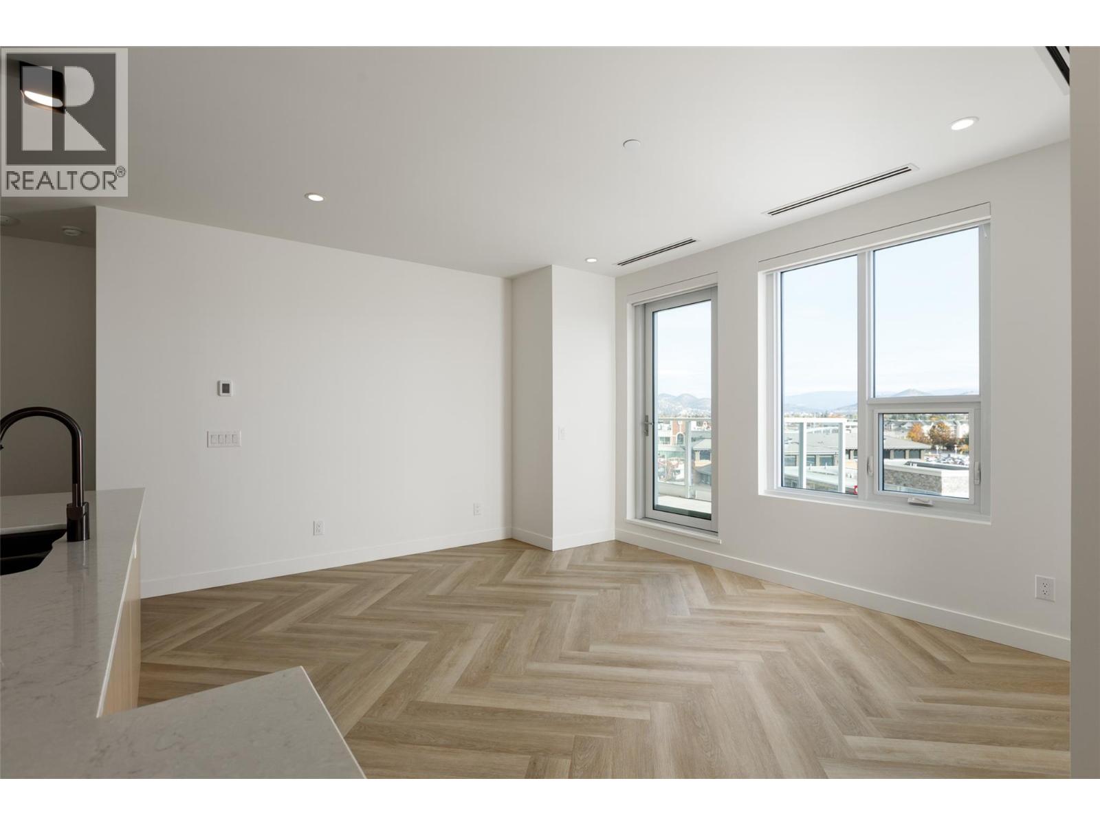 Picture for Unit #511, 3340 Lakeshore  Road https://www.cirrealty.ca/reb/bc/7/10366747_9.jpg