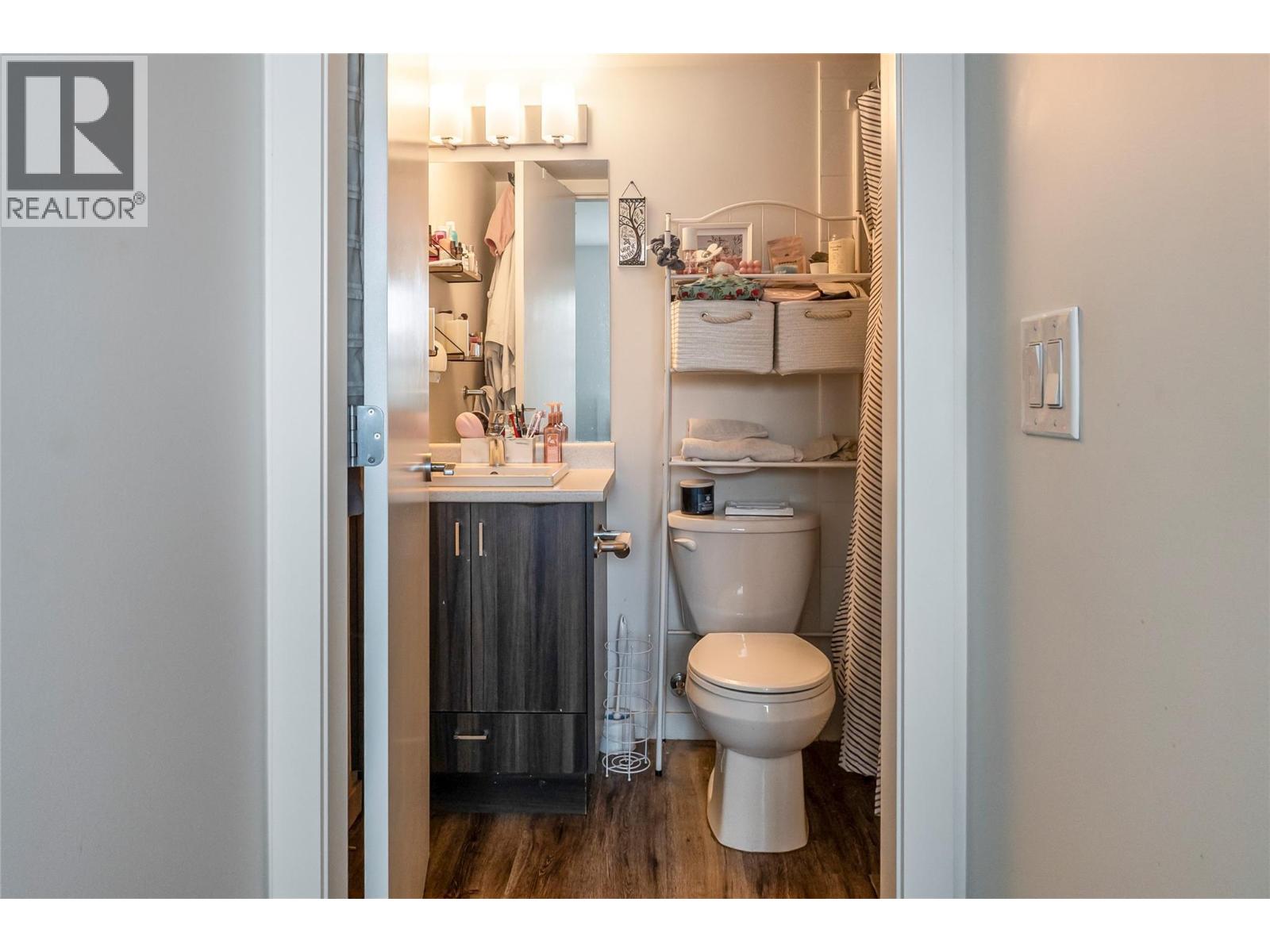 Picture for Unit #121, 655 Academy  Way https://www.cirrealty.ca/reb/bc/7/10366757_12.jpg