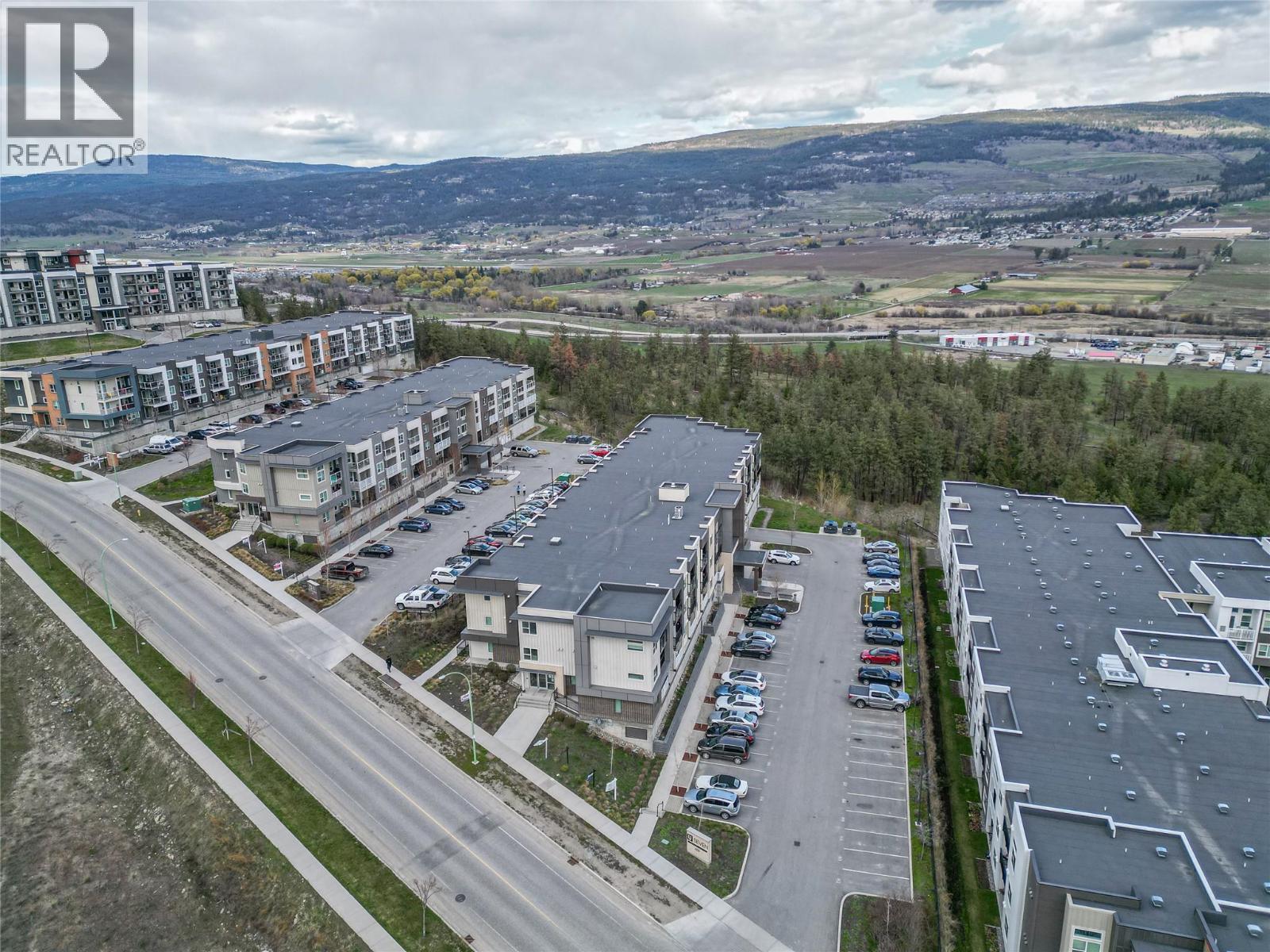 Picture for Unit #121, 655 Academy  Way https://www.cirrealty.ca/reb/bc/7/10366757_17.jpg