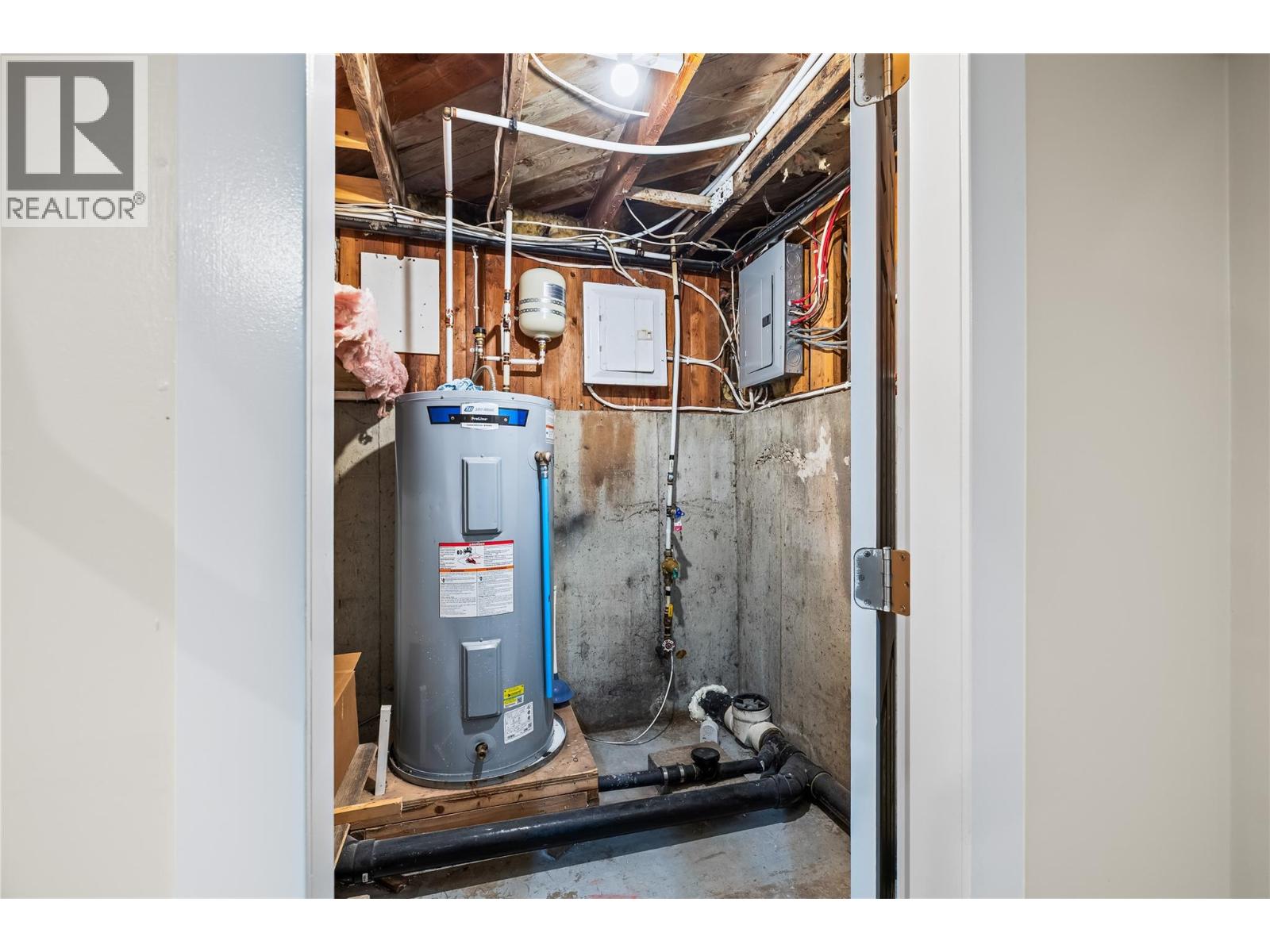 Picture for 205 Homer  Road https://www.cirrealty.ca/reb/bc/7/10366777_19.jpg