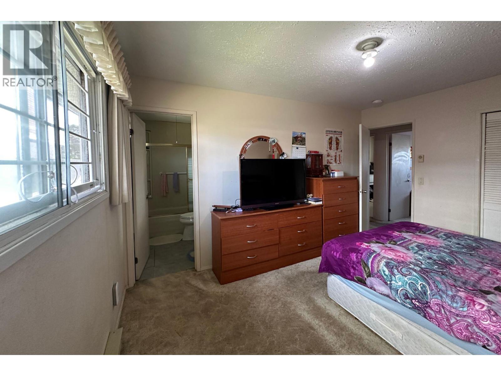 Picture for 1456 Springfield  Road https://www.cirrealty.ca/reb/bc/7/10366897_8.jpg