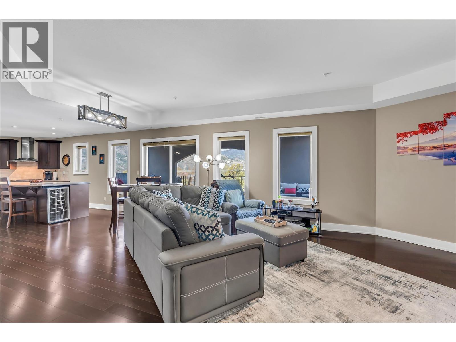 Picture for Unit #302, 250 Waterford  Avenue https://www.cirrealty.ca/reb/bc/7/10366957_7.jpg