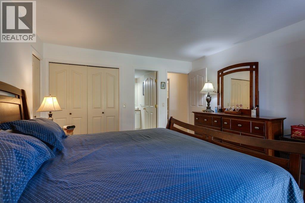 Picture for 4541 Gordon  Drive https://www.cirrealty.ca/reb/bc/7/10367277_12.jpg