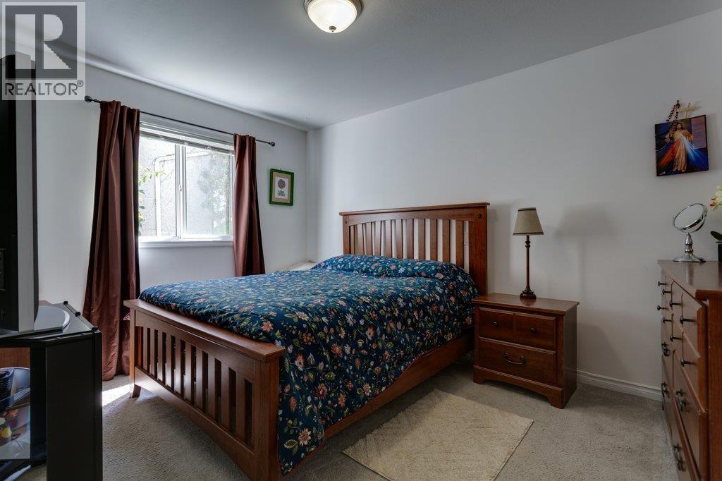 Picture for 4541 Gordon  Drive https://www.cirrealty.ca/reb/bc/7/10367277_14.jpg