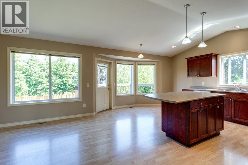 Picture for 4541 Gordon  Drive https://www.cirrealty.ca/reb/bc/7/10367277_26.jpg