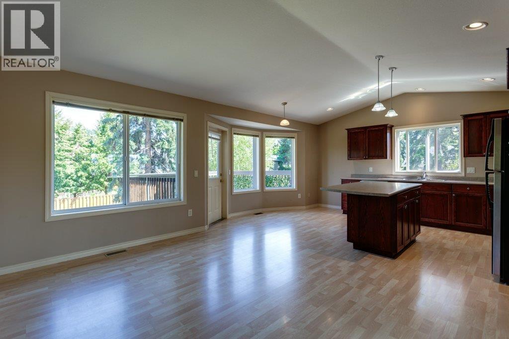 Picture for 4541 Gordon  Drive https://www.cirrealty.ca/reb/bc/7/10367277_35.jpg