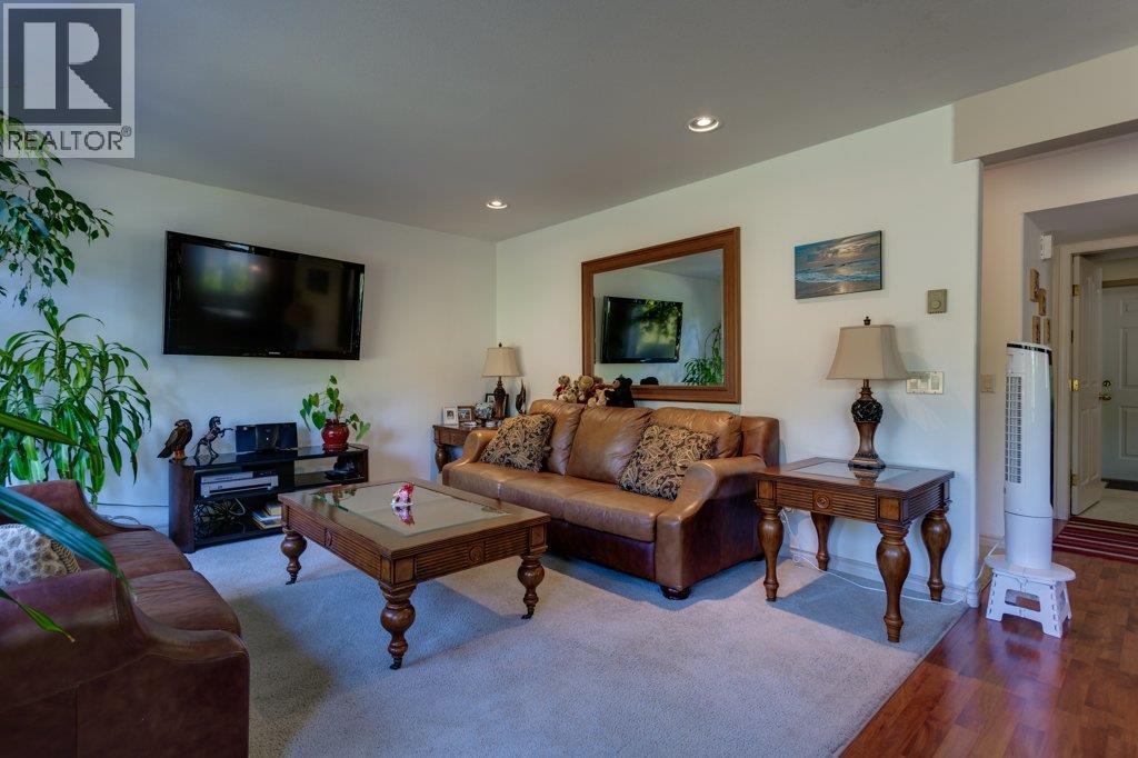 Picture for 4541 Gordon  Drive https://www.cirrealty.ca/reb/bc/7/10367277_8.jpg