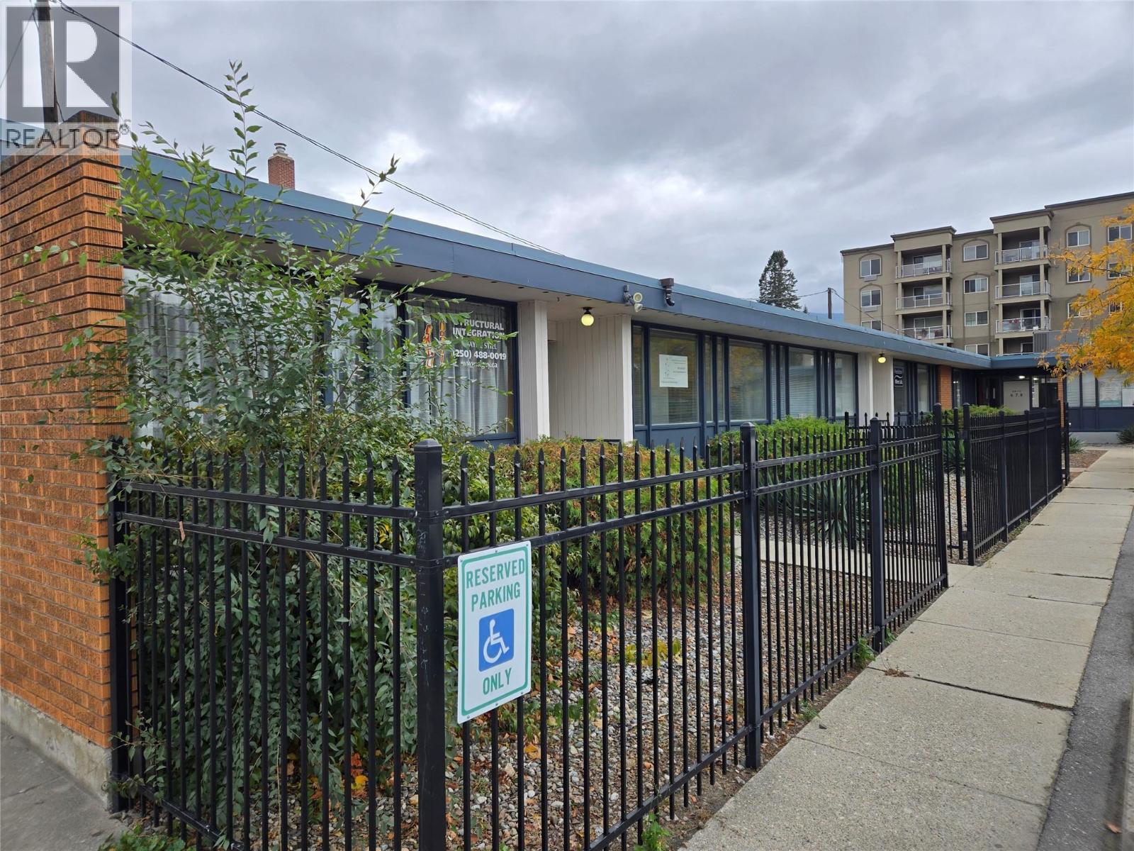 Picture for 477 Martin  Street