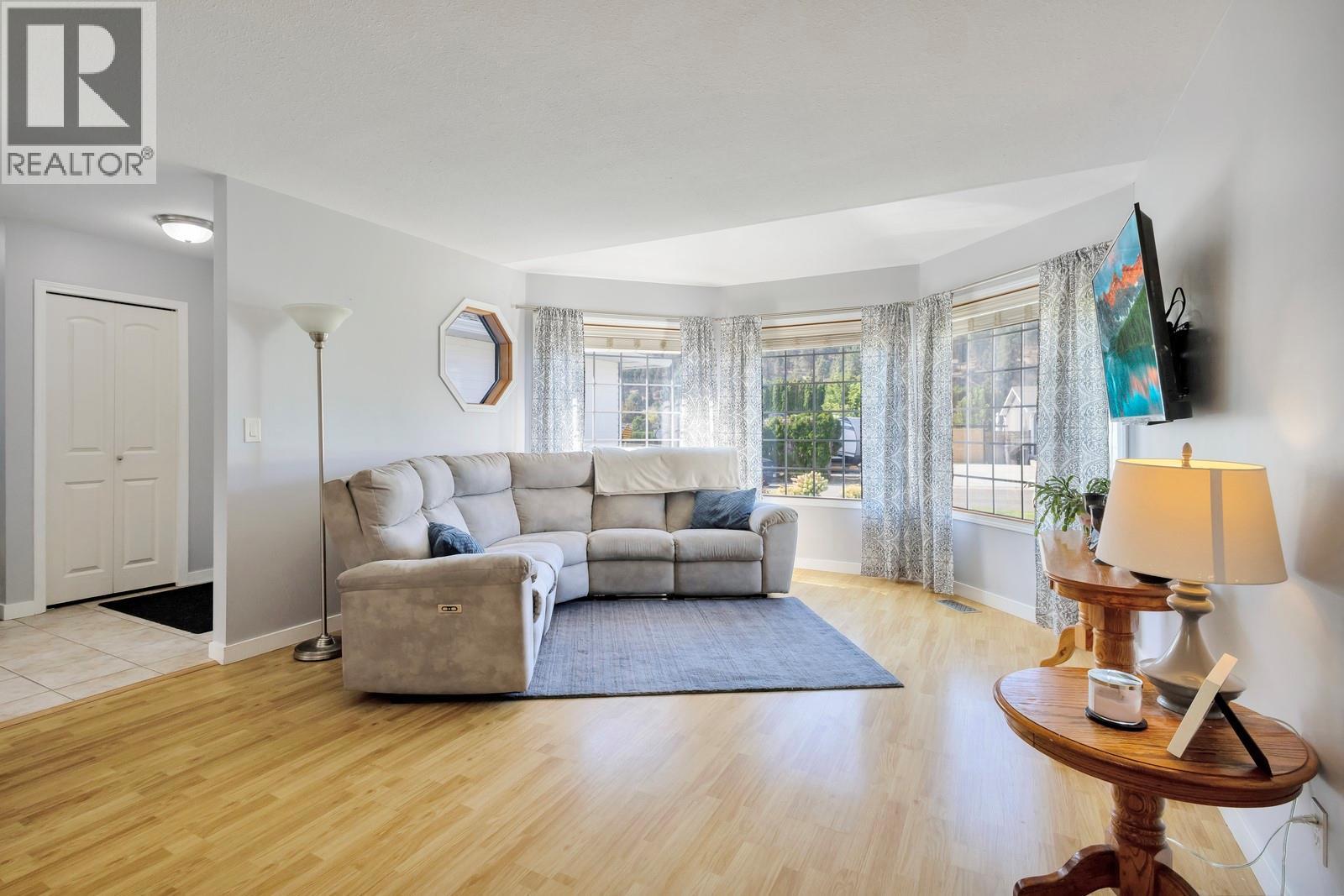 Picture for 325 McTavish  Road