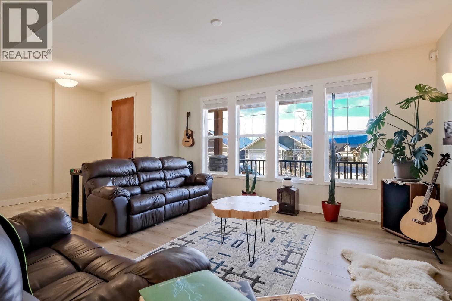 Picture for 926 HOLDEN  Road