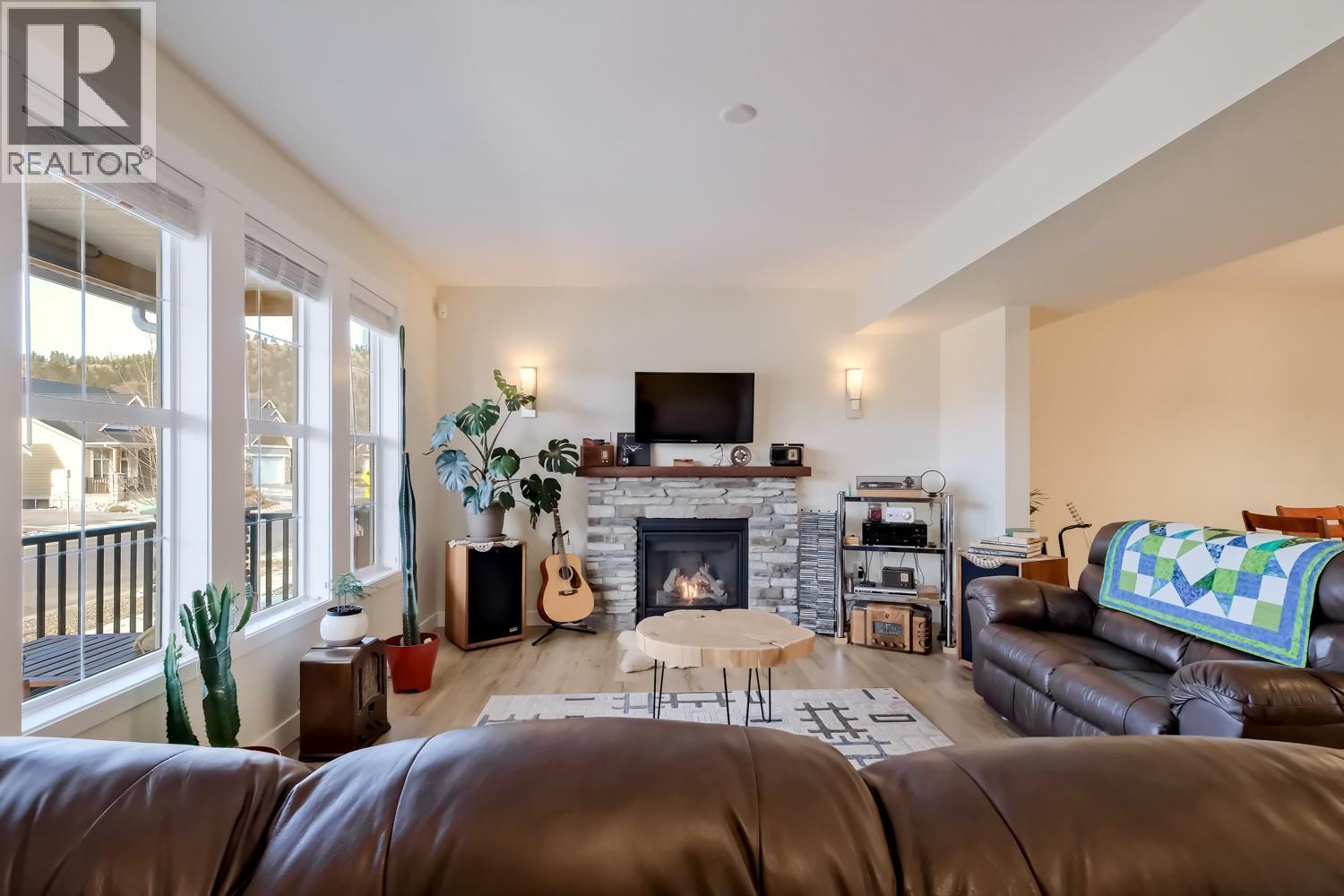 Picture for 926 HOLDEN  Road