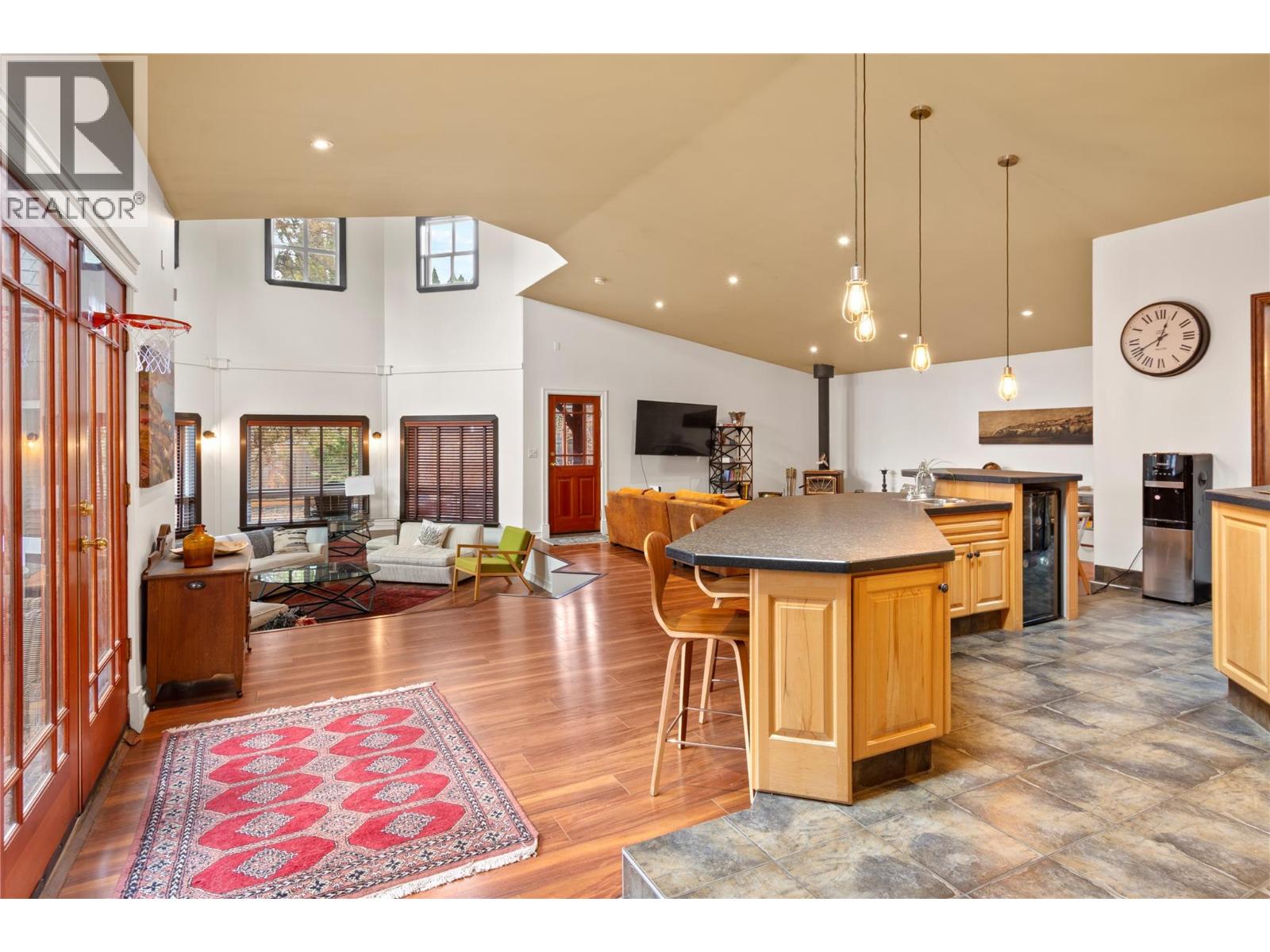 Picture for 335 MIDDLE BENCH  Road