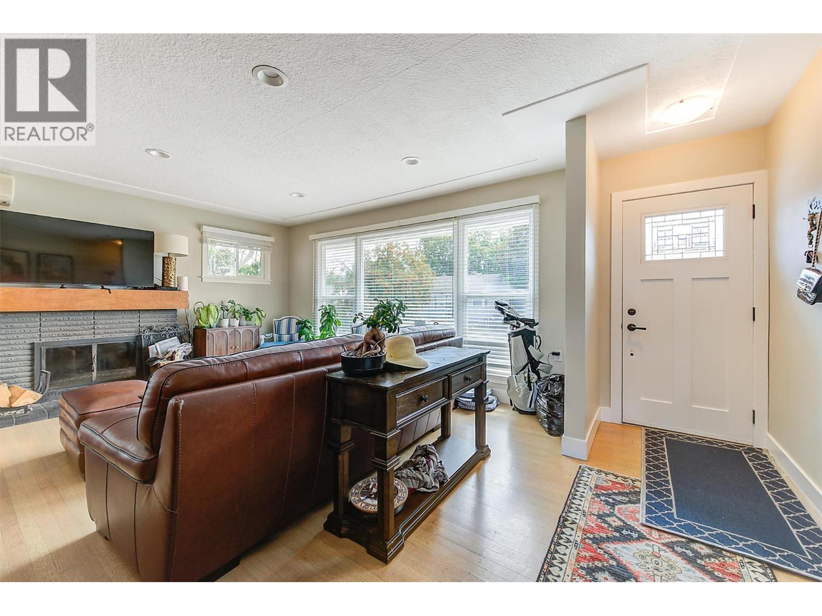 Picture for 620 - 622 Birch  Avenue