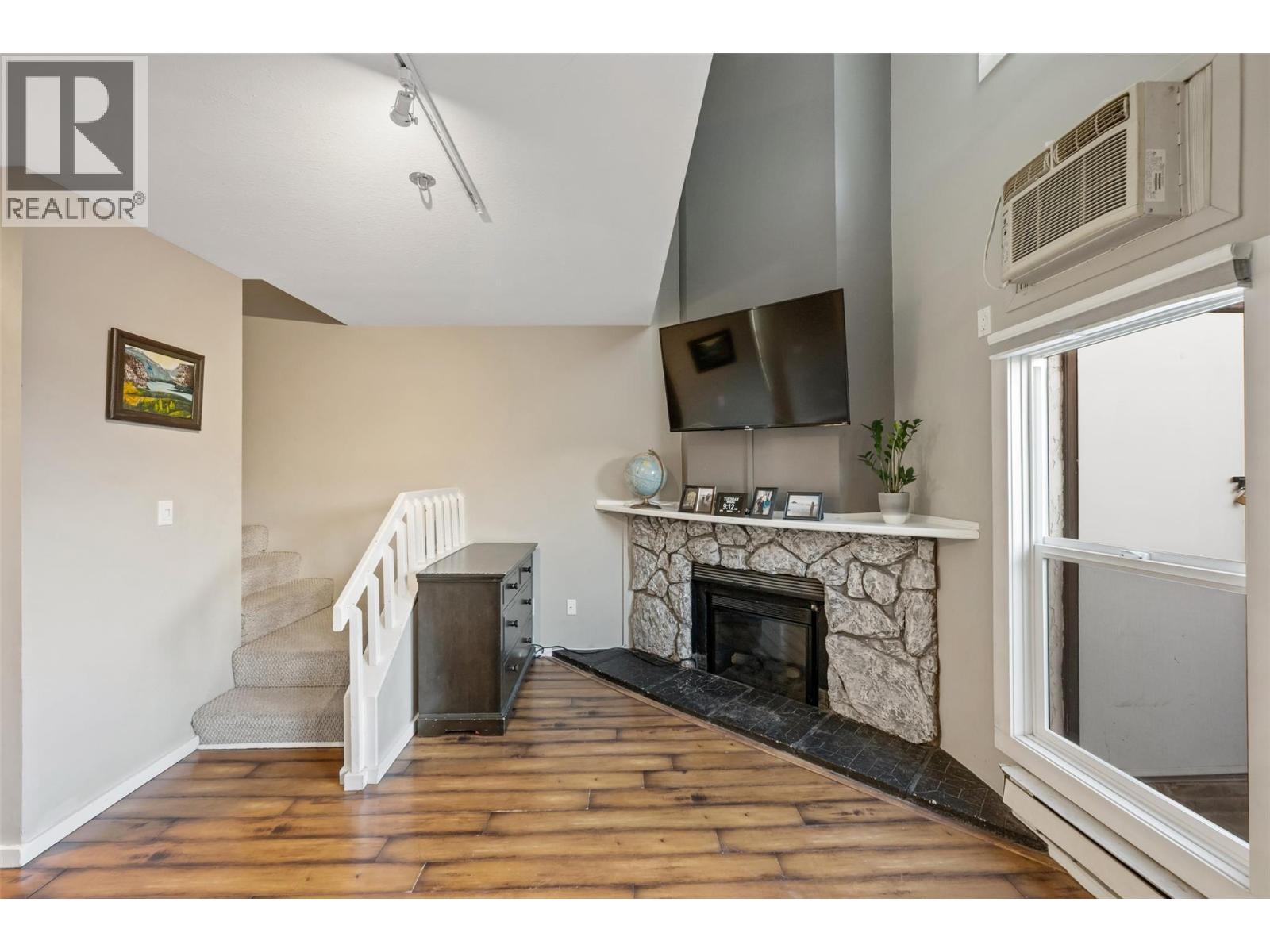 Picture for Unit #14, 80 Green  AvenueE