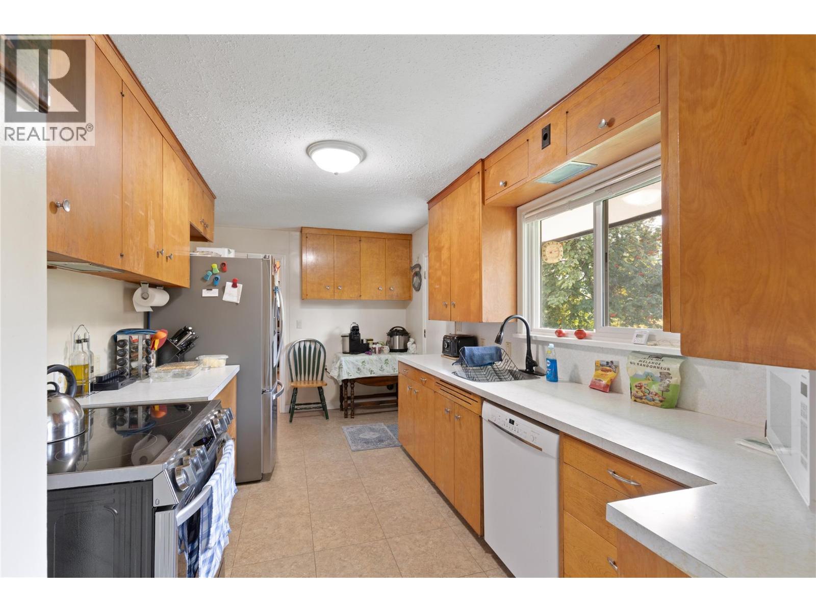 Picture for 1230 Shuswap  Avenue