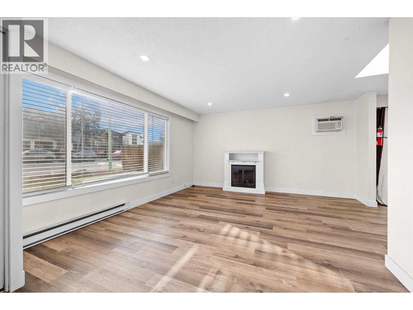Picture for 740 & 746 Raymer  Avenue
