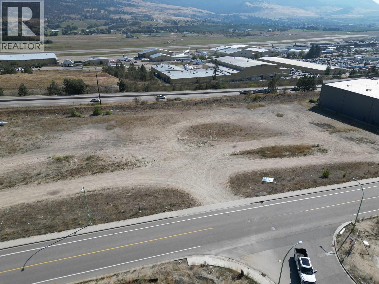 Picture for 1985 & 2025 Pier Mac  Way https://www.cirrealty.ca/reb/bc/8/10362568_4.jpg