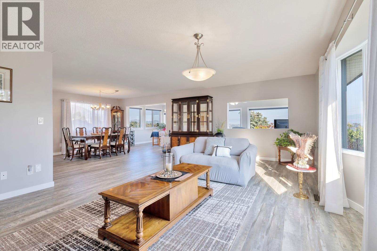 Picture for 3795 Salloum  Road https://www.cirrealty.ca/reb/bc/8/10363118_10.jpg